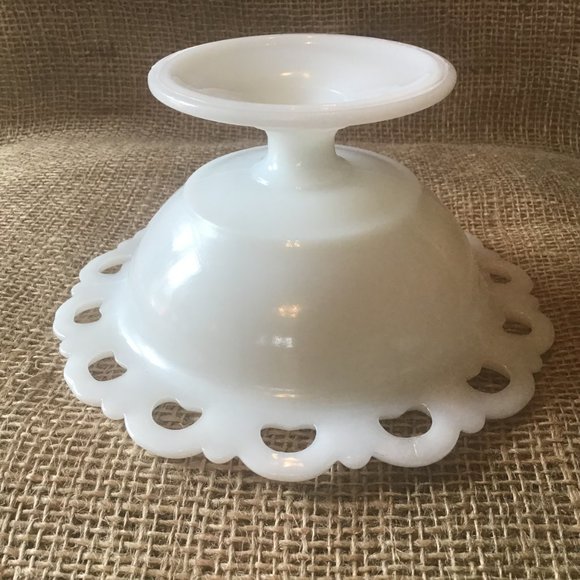 Milk Glass Lace Edge Scalloped Pedestal Bowl VTG - Picture 4 of 5
